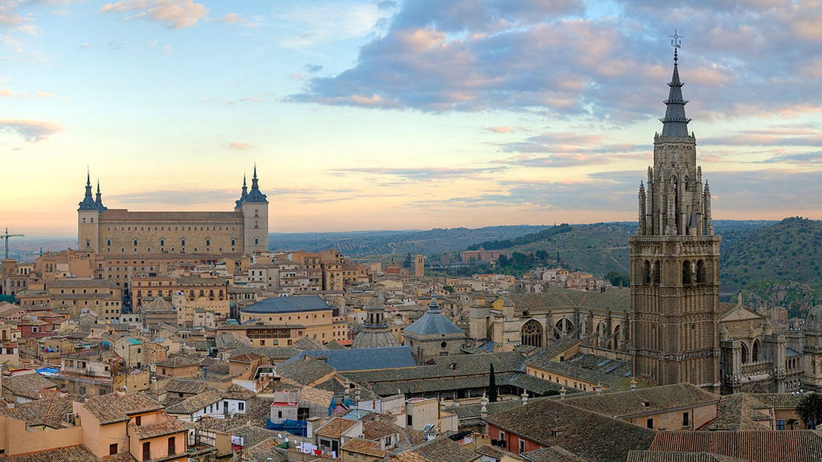 Foto: Panorámica de la ciudad de Toledo (CC/Diliff)