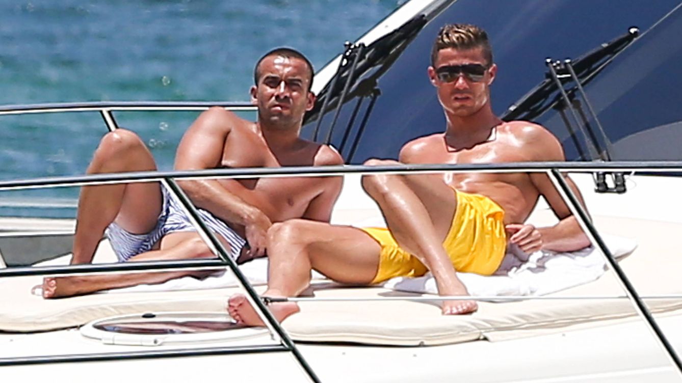 Foto: Cristiano Ronaldo y un amigo en una imagen de archivo en Miami (Gtres)