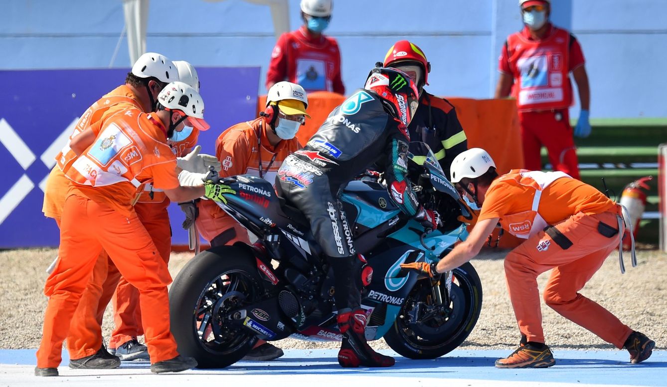 Quartararo quedó dos veces en el suelo durante el Gran Premio. (Reuters)