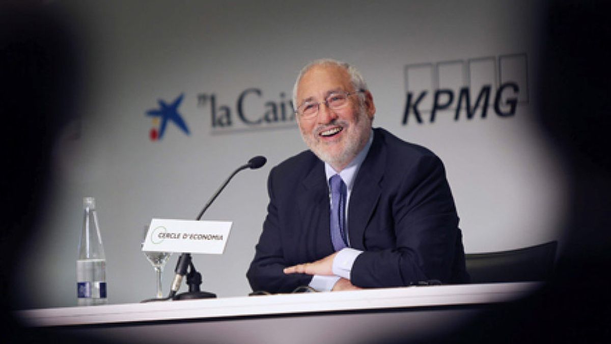 Stiglitz echa un capote a Zapatero: “Nadie puede acusarle de una política fiscal inadecuada”