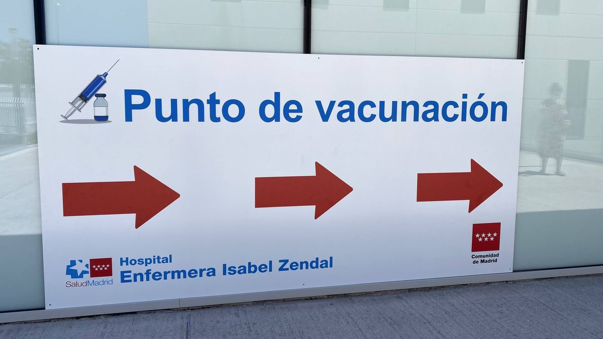 Jóvenes vacunados en el Zendal: "Esta es la verdadera ola de la juventud"
