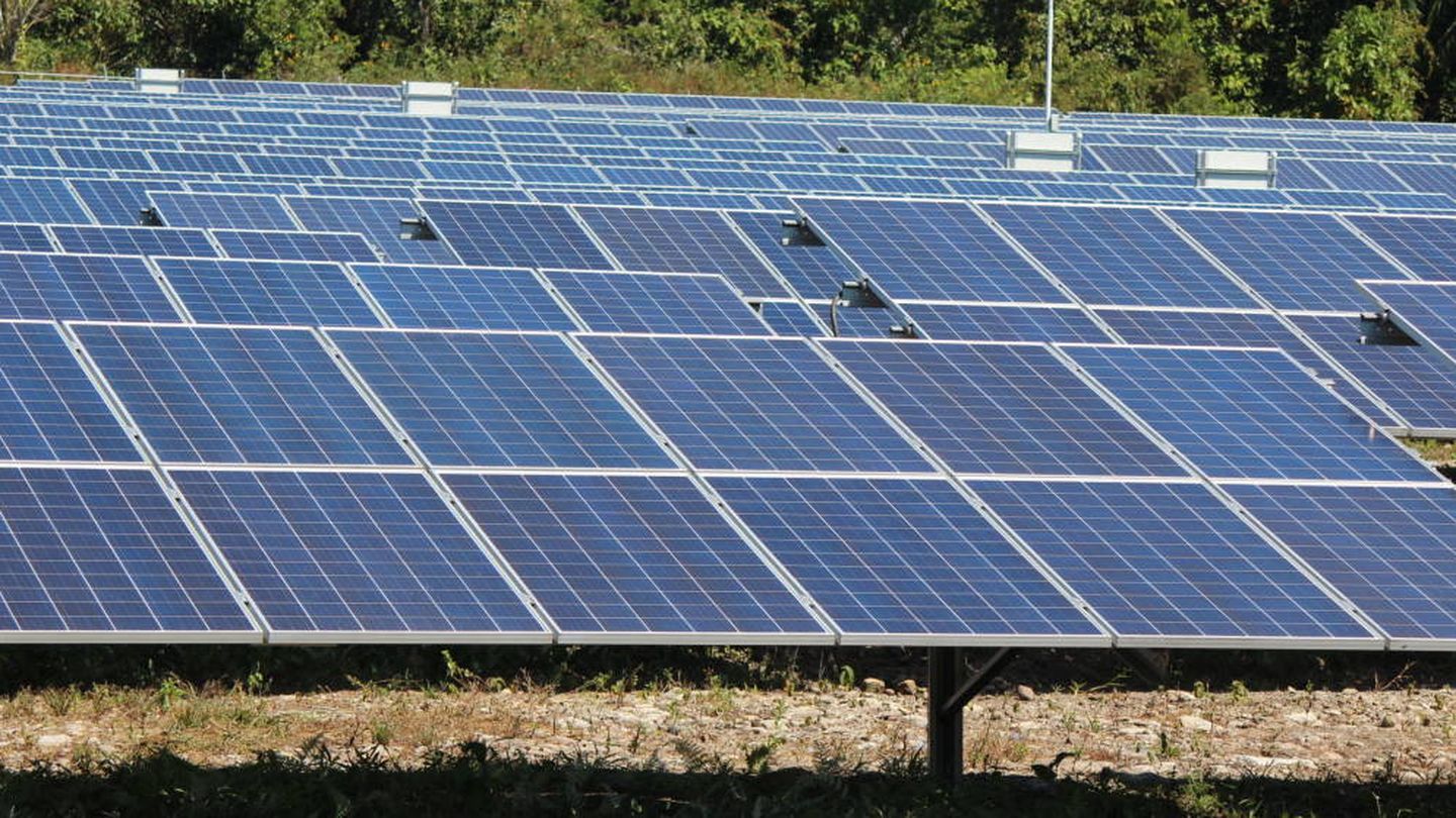 Foto de recurso de un parque solar de energía fotovoltaica. (Efe)