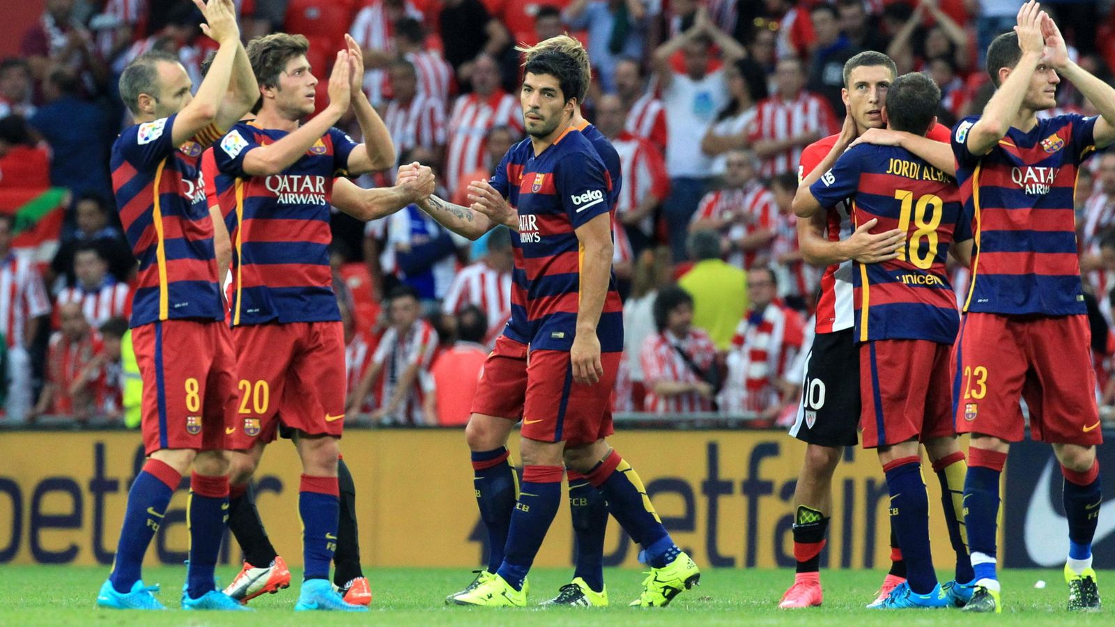 Foto: Los jugadores del Barcelona celebran la victoria ante el Athletic (Efe).