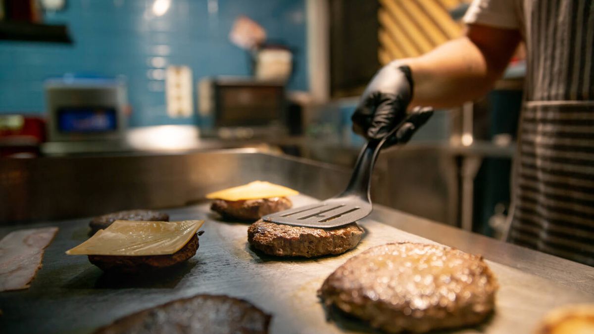 Sanidad retira estas hamburguesas por salmonela: lotes afectados y dónde se han vendido