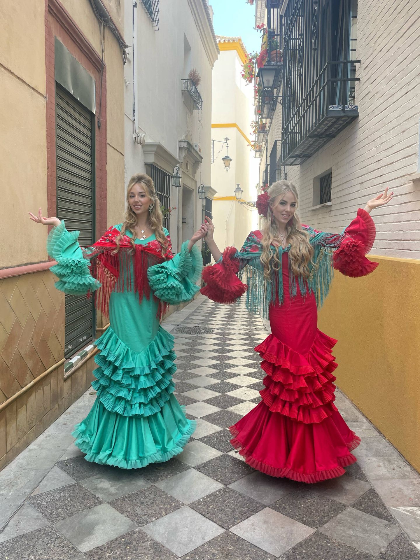 Carolina y Chiara de Borbón-Dos Sicilias en Sevilla. (Cortesía)