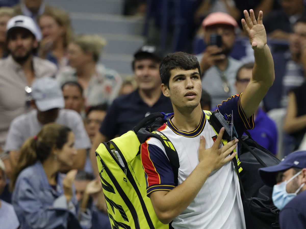Foto: Carlos Alcaraz se despide del público del US Open. (Reuters)