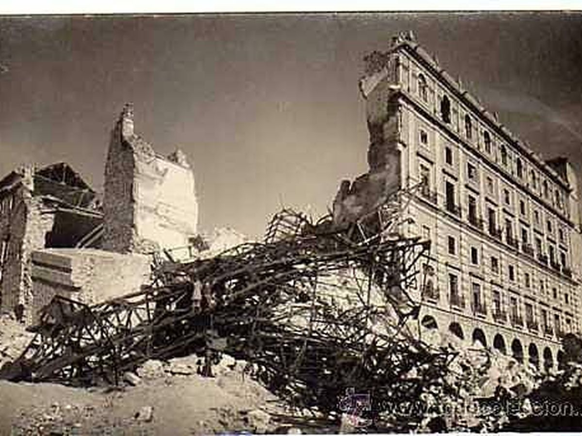 Foto: El Alcázar de Toledo, en ruinas tras el asedio.