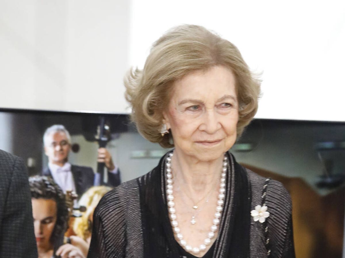 Foto: La reina Sofía, a su llegada al teatro Monumental. (LP)