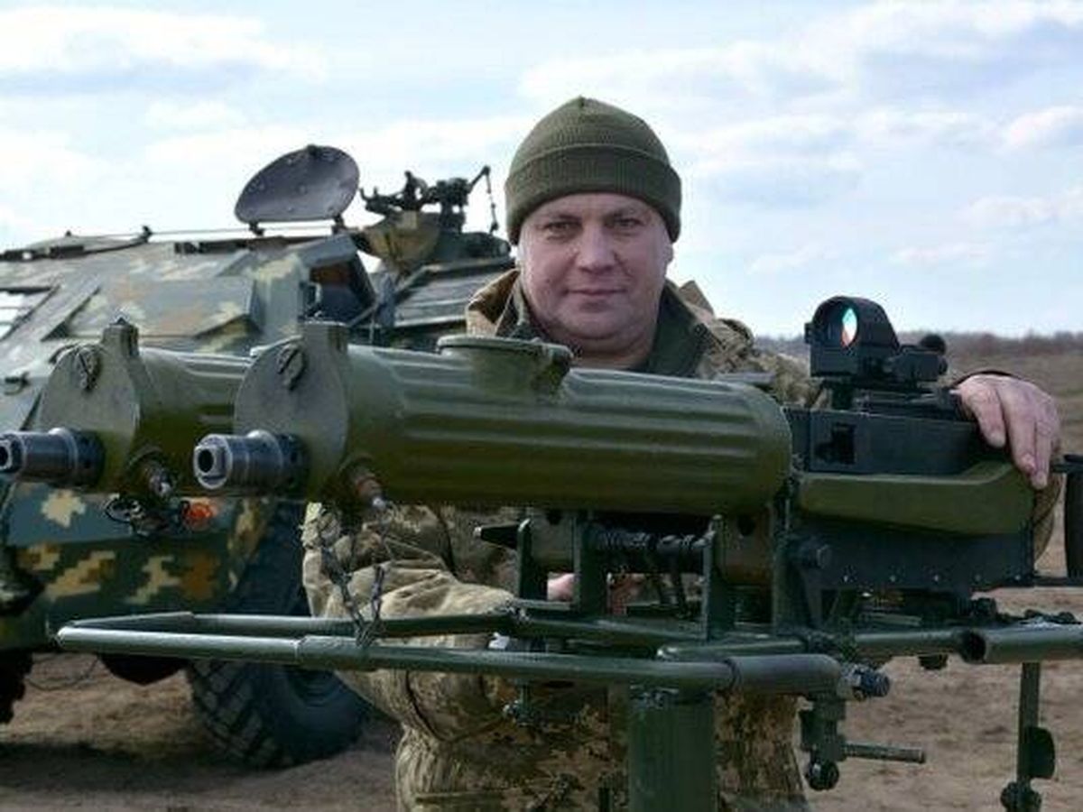 Foto: Un soldado ucraniano con una Maxim de doble cañón y óptica moderna. (Cedido)