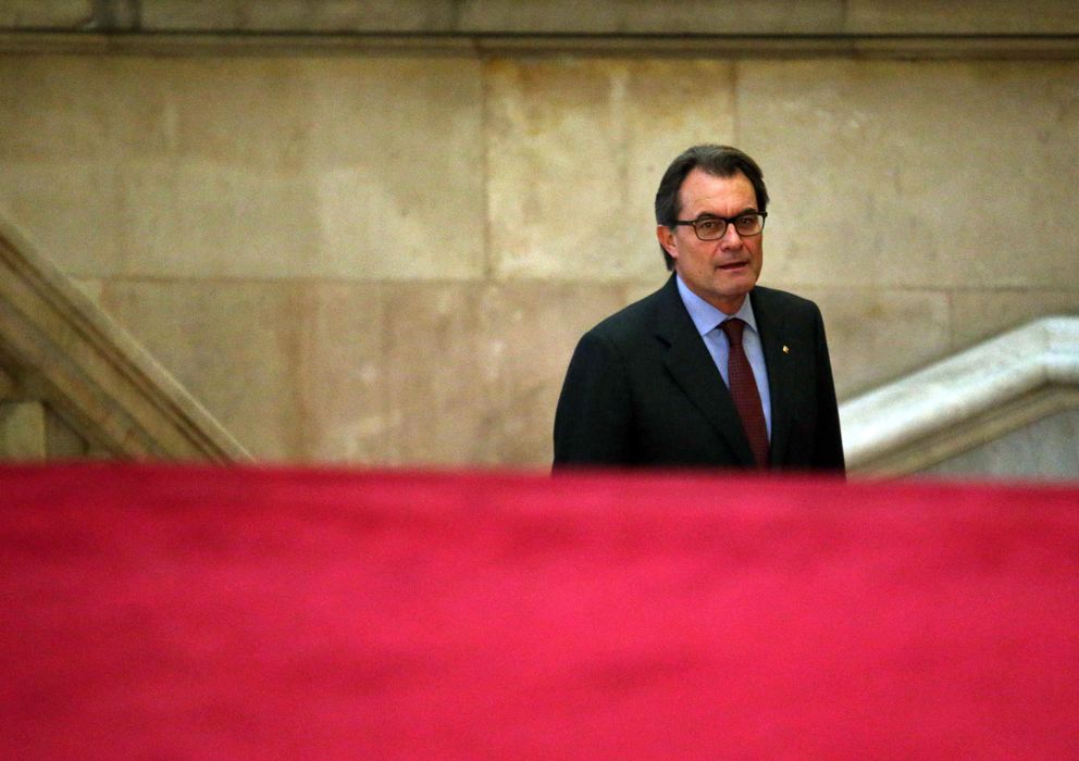 Foto: El presidente de la Generalitat, Artur Mas, llega al Parlament (Efe)