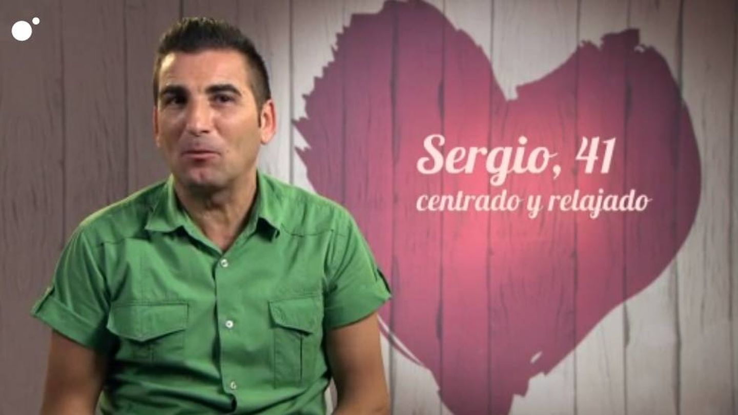Sergio confiesa hacer el amor cinco o seis veces al día, y su cita se ríe de él. 
