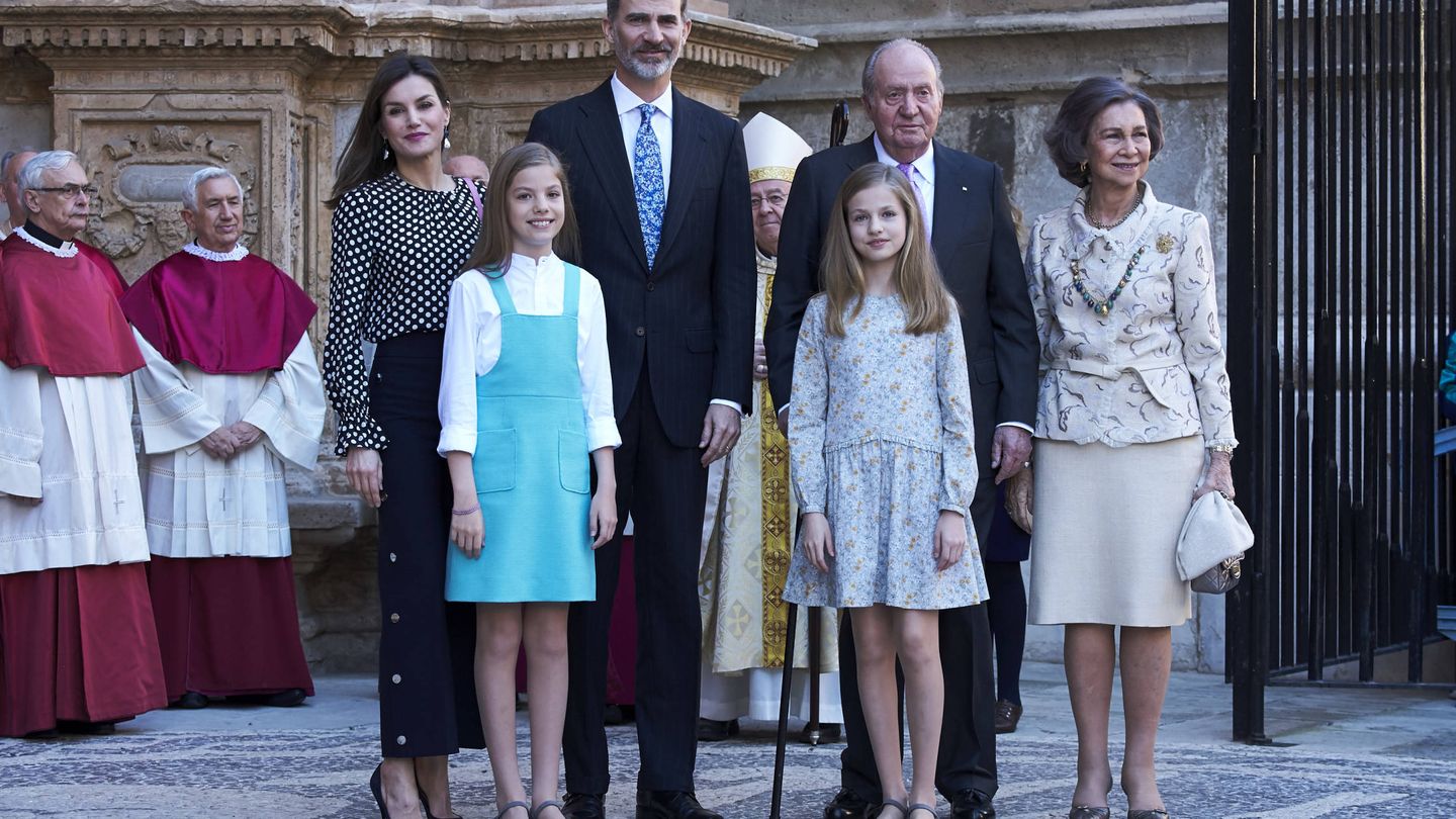 La familia real, en la misa de Palma. (Getty)
