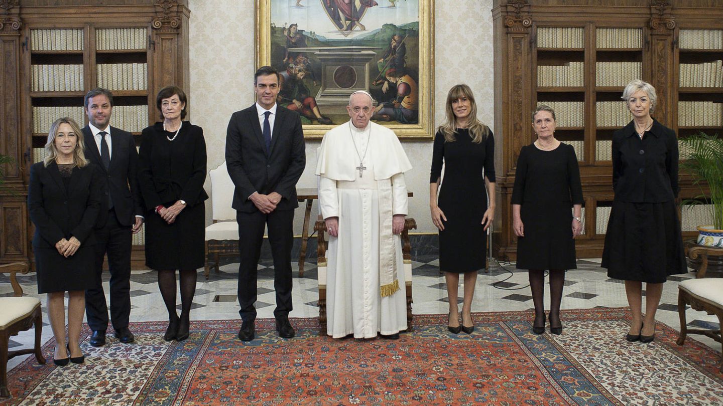 Foto de la delegación española junto al Papa. (Cortesía de Vatican News)