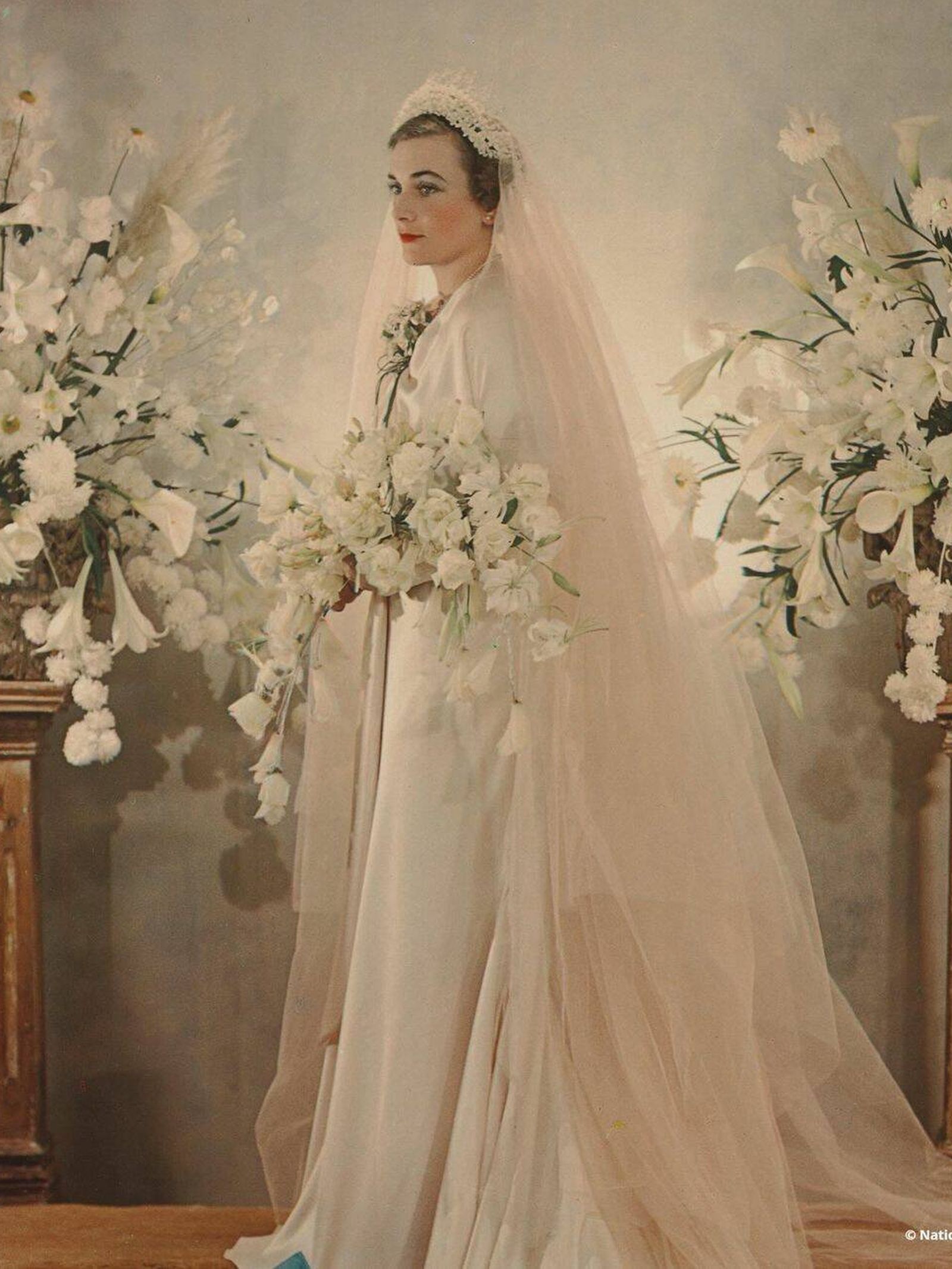 La princesa Alice durante su boda fotografiada por Cecil Beaton. (Instagram/@royalcollectiontrust)
