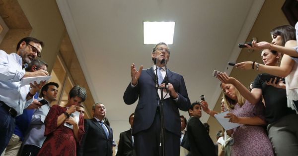 Foto: Rajoy ofrece declaraciones a los periodistas congregados en el Congreso de los Diputados en una imagen de archivo. (EFE)