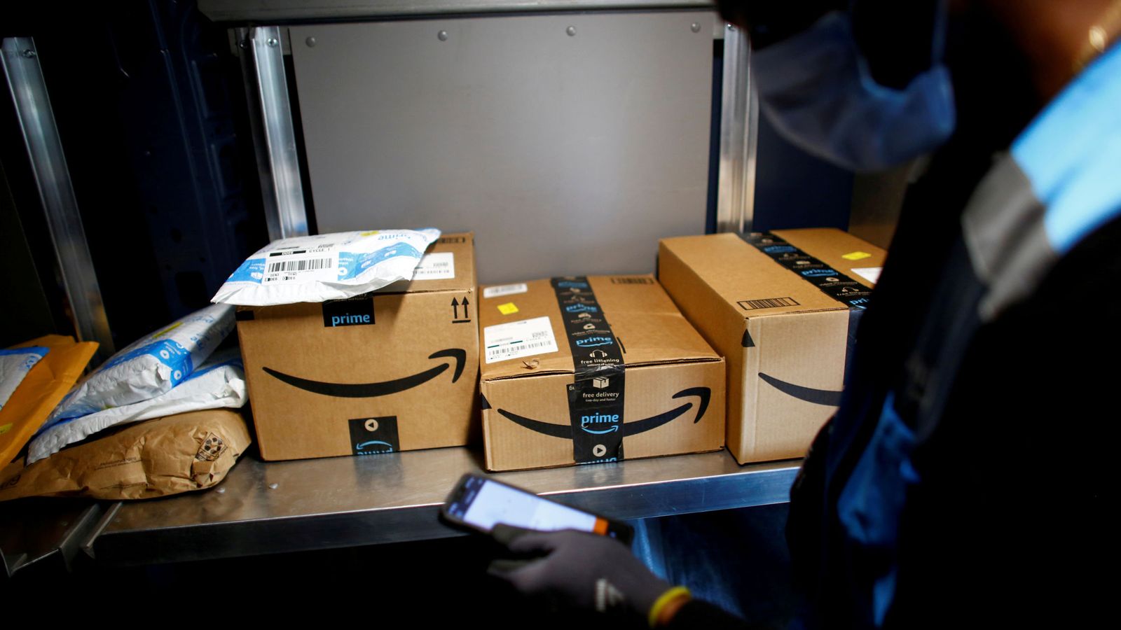 Paquetes en una sede de Amazon. (Reuters)