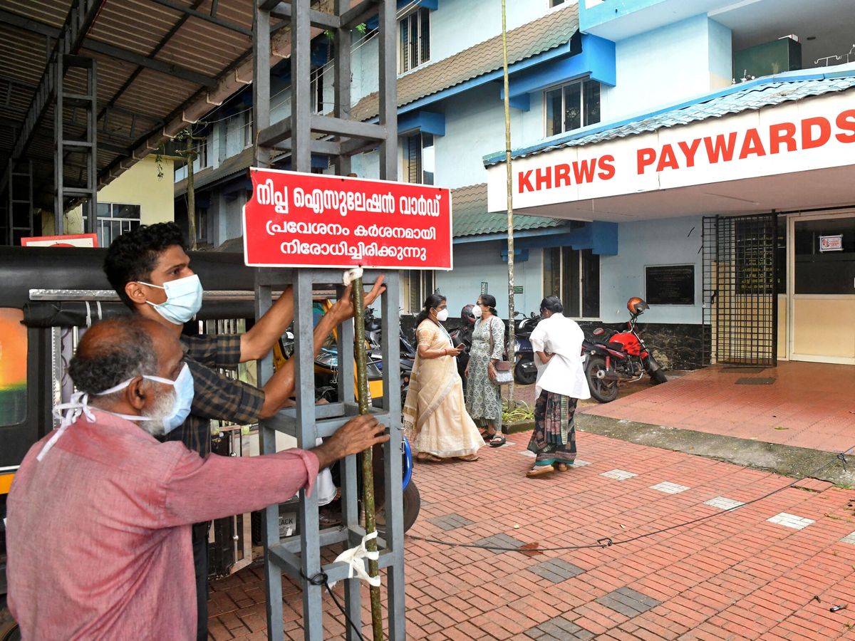 Foto: La situación de alerta ha obligado a cerrar escuelas y oficinas en el estado sureño de Kerala (REUTERS/Stringer)