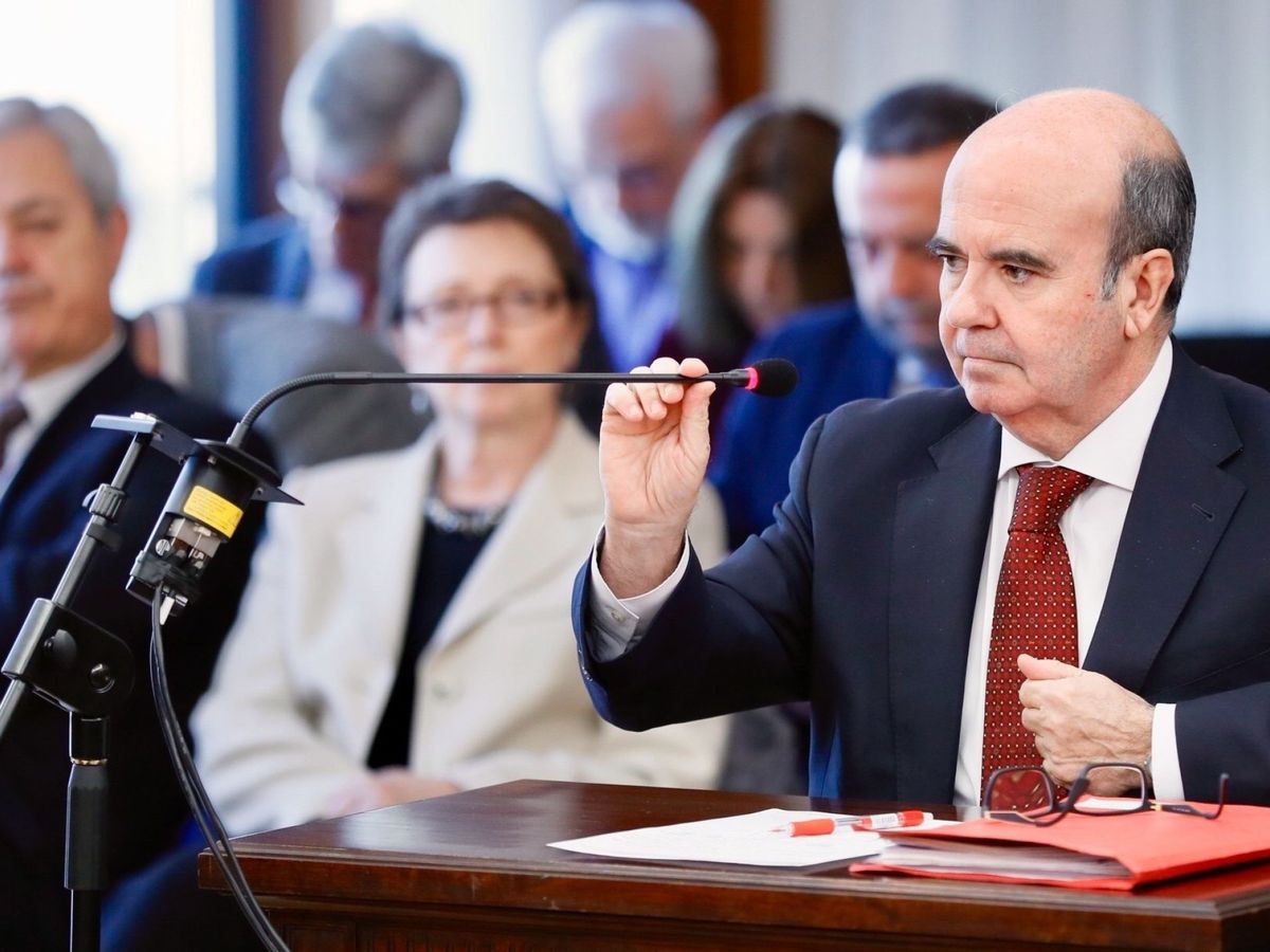 Foto: El exconsejero de Presidencia de la Junta de Andalucía, Gaspar Zarrías, durante su declaración en el juicio de los ERE (EFE).