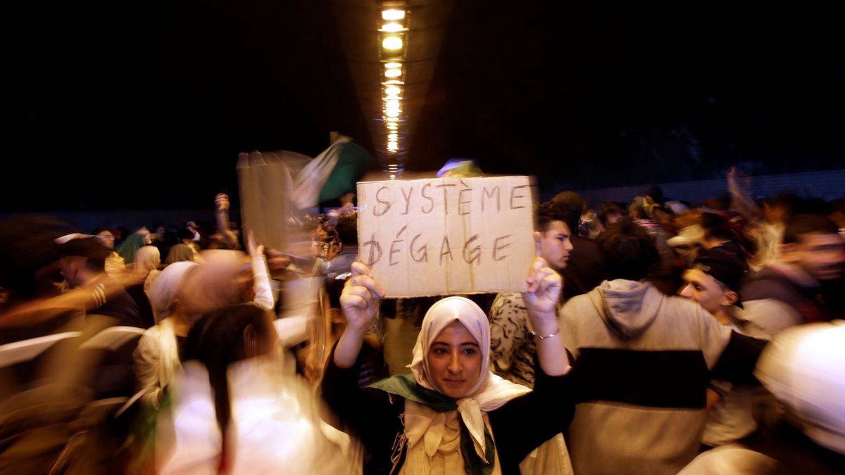 La calle exige democracia en Argelia y no un mero cambio de fachada del régimen