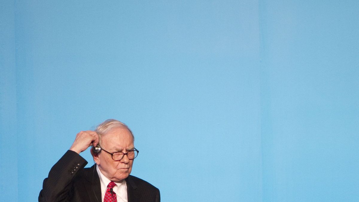 Cómo invertir siguiendo la recomendación que más repite Warren Buffett  