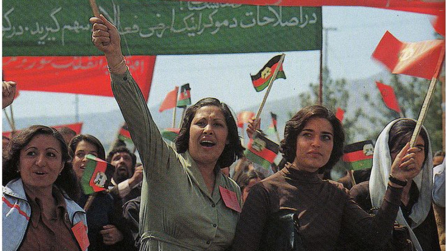 Mujeres afganas en una manifestación durante principios de la década de los ochenta.