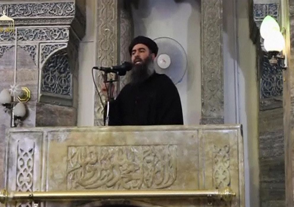 Foto: Al Bagdadi en una imagen de vídeo de su primera aparición pública, en julio. (Reuters)