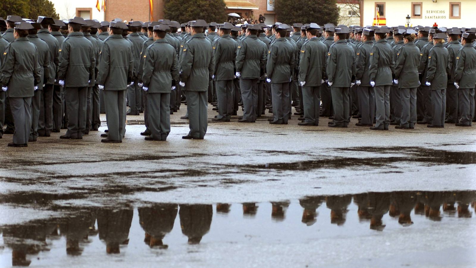 Foto: Guardias civiles de la Academia de Baeza durante la entrega de despachos en 2009. (EFE)