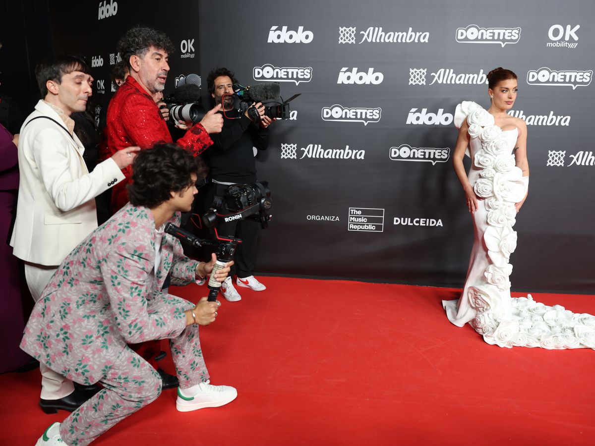 Foto: Dulceida posa en la alfombra roja de los Premios Ídolo 2024. (EFE/Kiko Huesca)