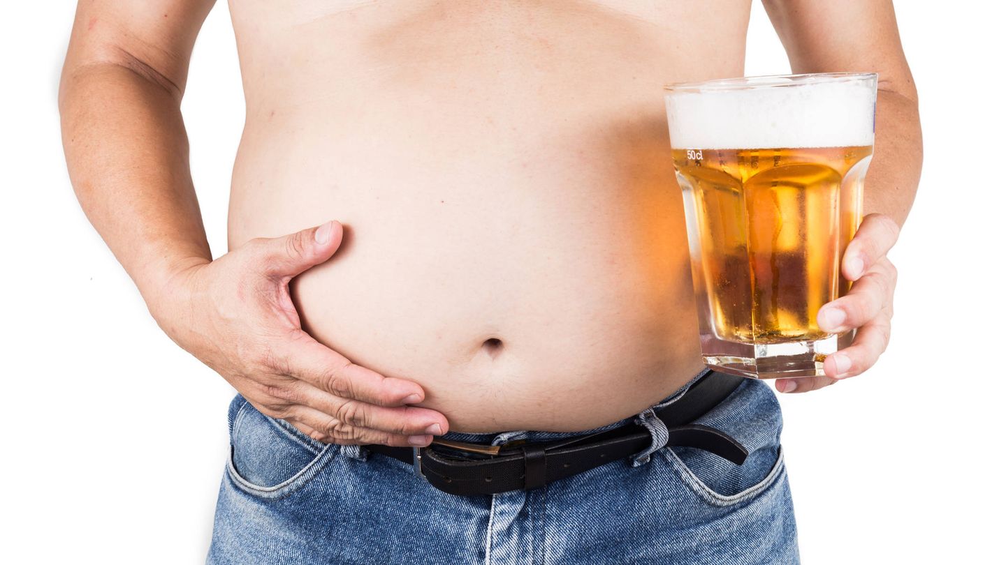 La conocida como 'tripa cervecera' trae numerosos problemas de salud. (iStock)