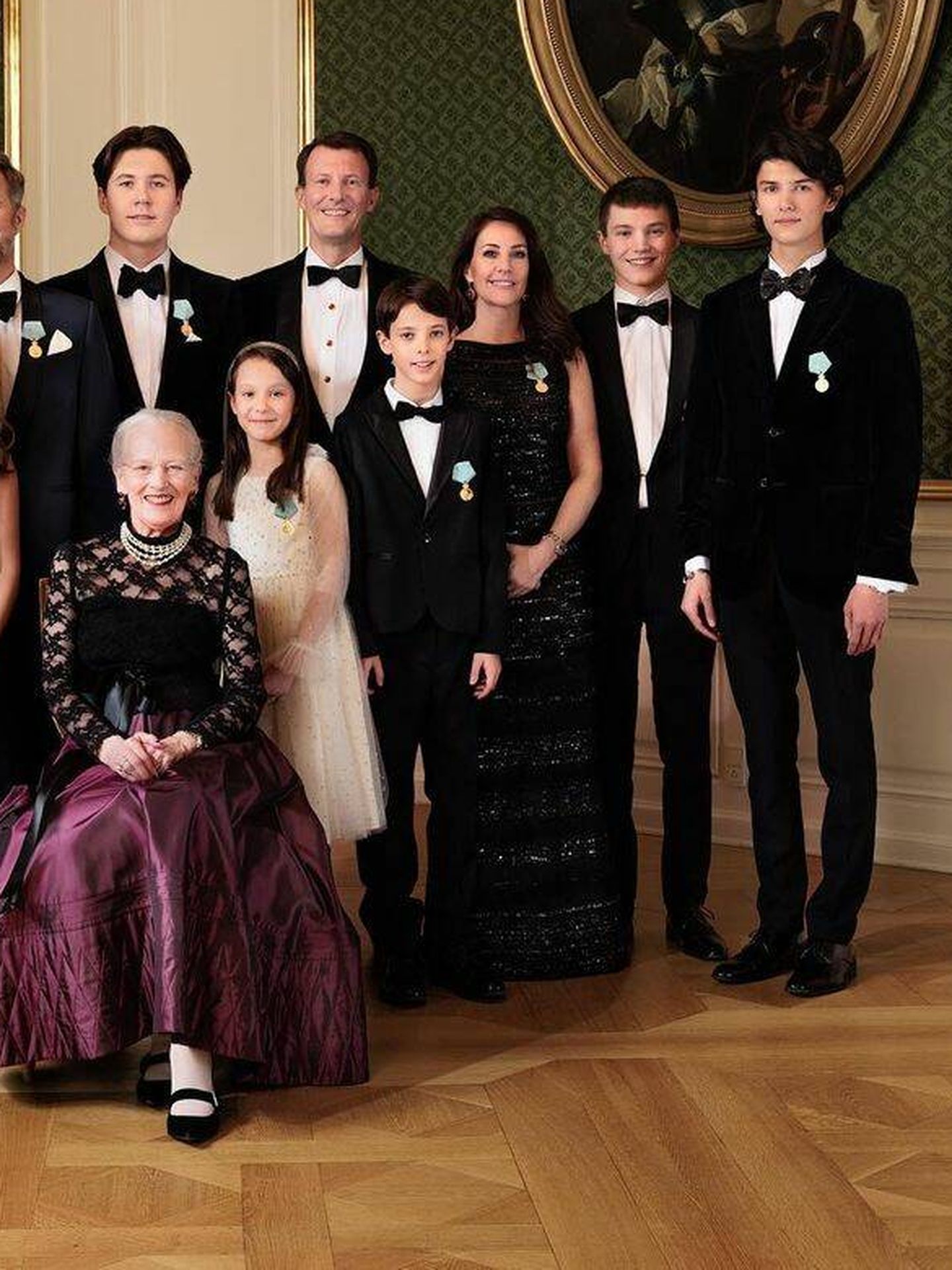 Parte de la familia real danesa, durante la cena. (@desdanskongehus)