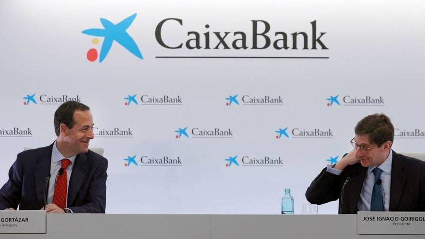 El presidente de CaixaBank, José Ignacio Goirigolzarri (d), y el CEO, Gonzalo Gortázar. (EFE)