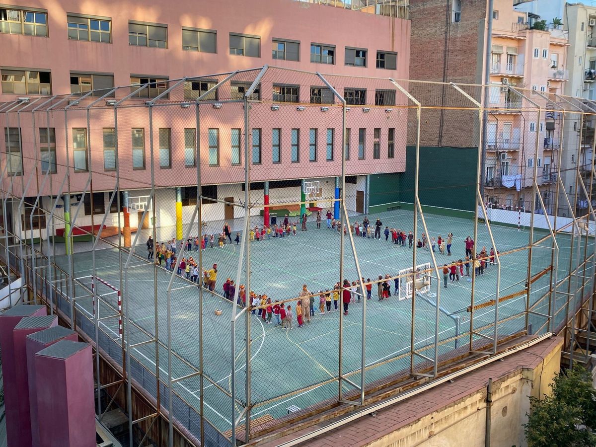 Foto: Alumnos de un colegio del centro de Barcelona. (EFE/ Alberto Estévez)