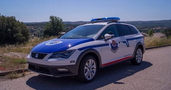 Foto: Coches patrulla de la Ertzaintza (Policía de Euskadi) 