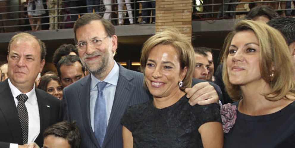 Foto: Rajoy y Cospedal exhiben el 'trofeo' extremeño ante Vara e Ibarra