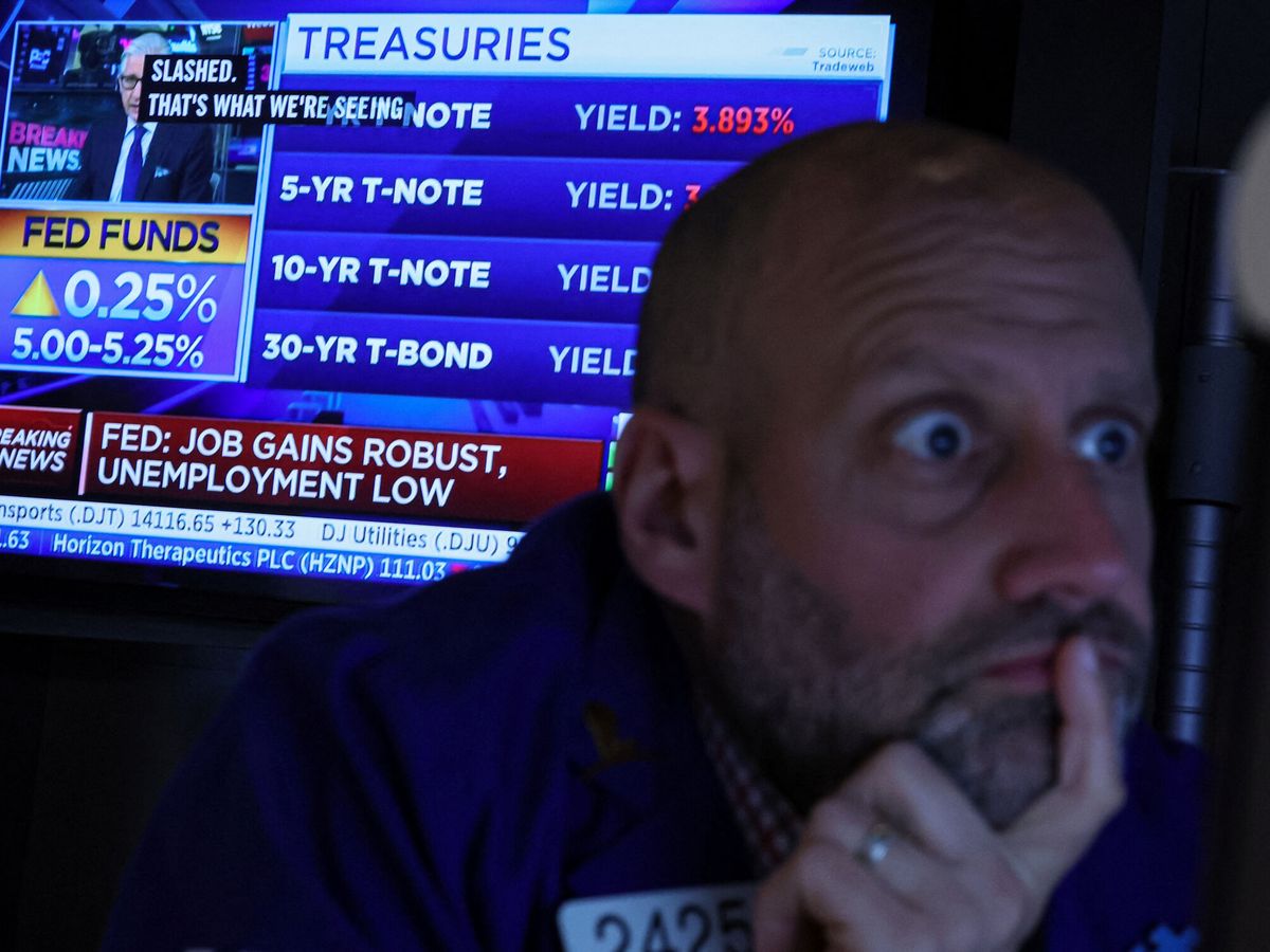Foto: Un 'trader' en la Bolsa de Nueva York. (Reuters/Brendan McDermid)
