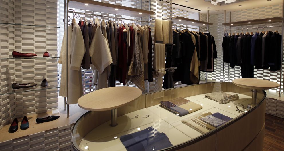 Interior de una tienda de Hermès en China. (Reuters)