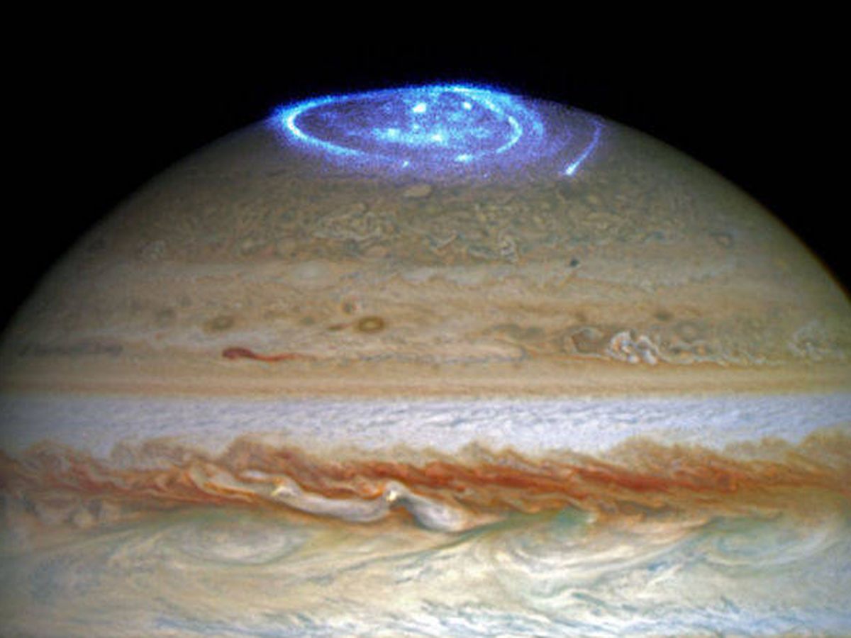 Foto: Una aurora boreal en el Polo Norte de Jupiter. (Imagen: NASA)