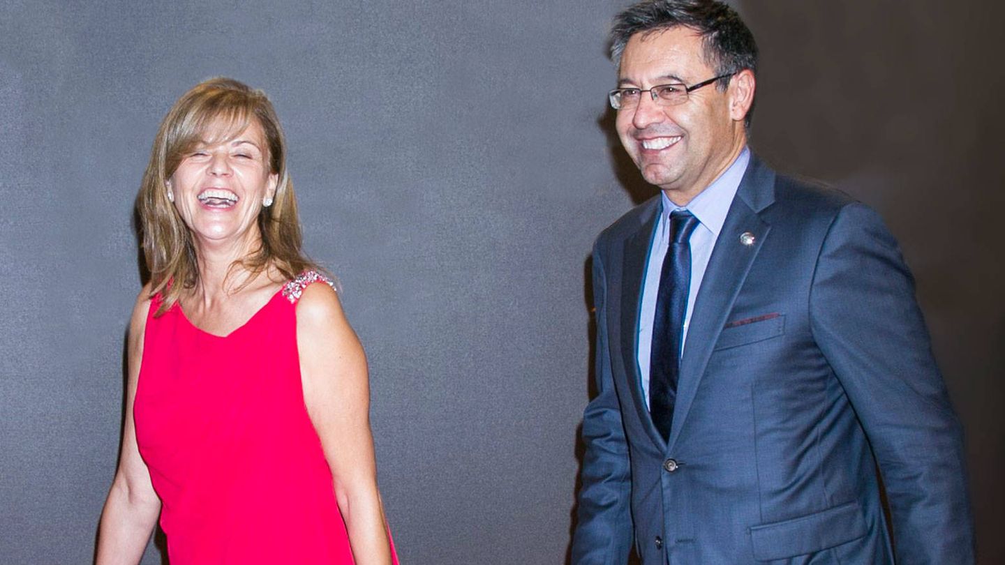 Marta Frías, con Josep Maria Bartomeu, el presidente del Fútbol Club Barcelona. (Getty)