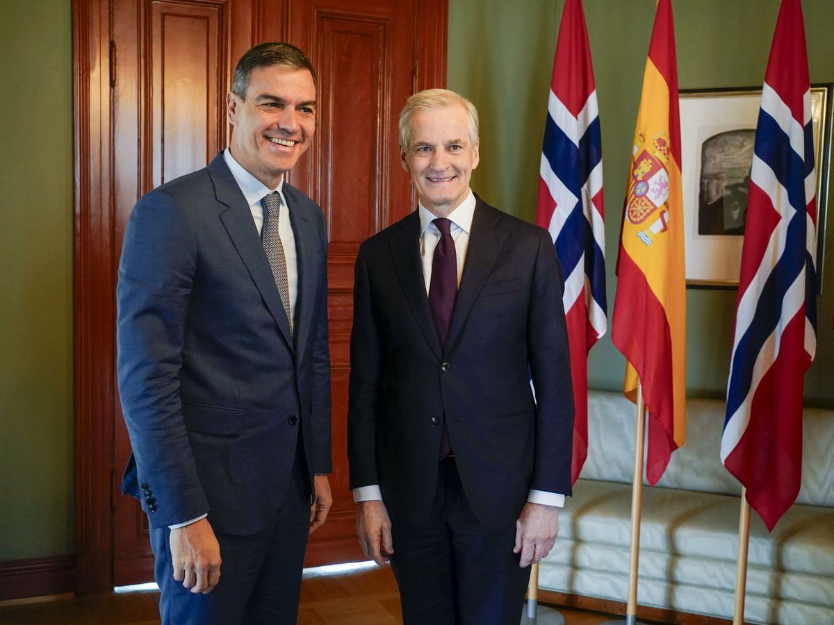 Foto: El presidente del Gobierno, Pedro Sánchez, junto al primer ministro noruego Jonas Gahr durante su visita este viernes en Oslo. (EFE/Terje Pedersen)
