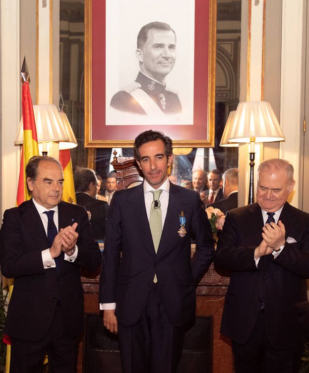 Foto: Juan José Sánchez Puig, condecorado con la cruz de la Orden del Mérito Civil. (ECE)