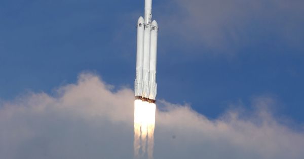 Foto: El Falcon Heavy despega desde Cabo Cañaveral (Reuters)