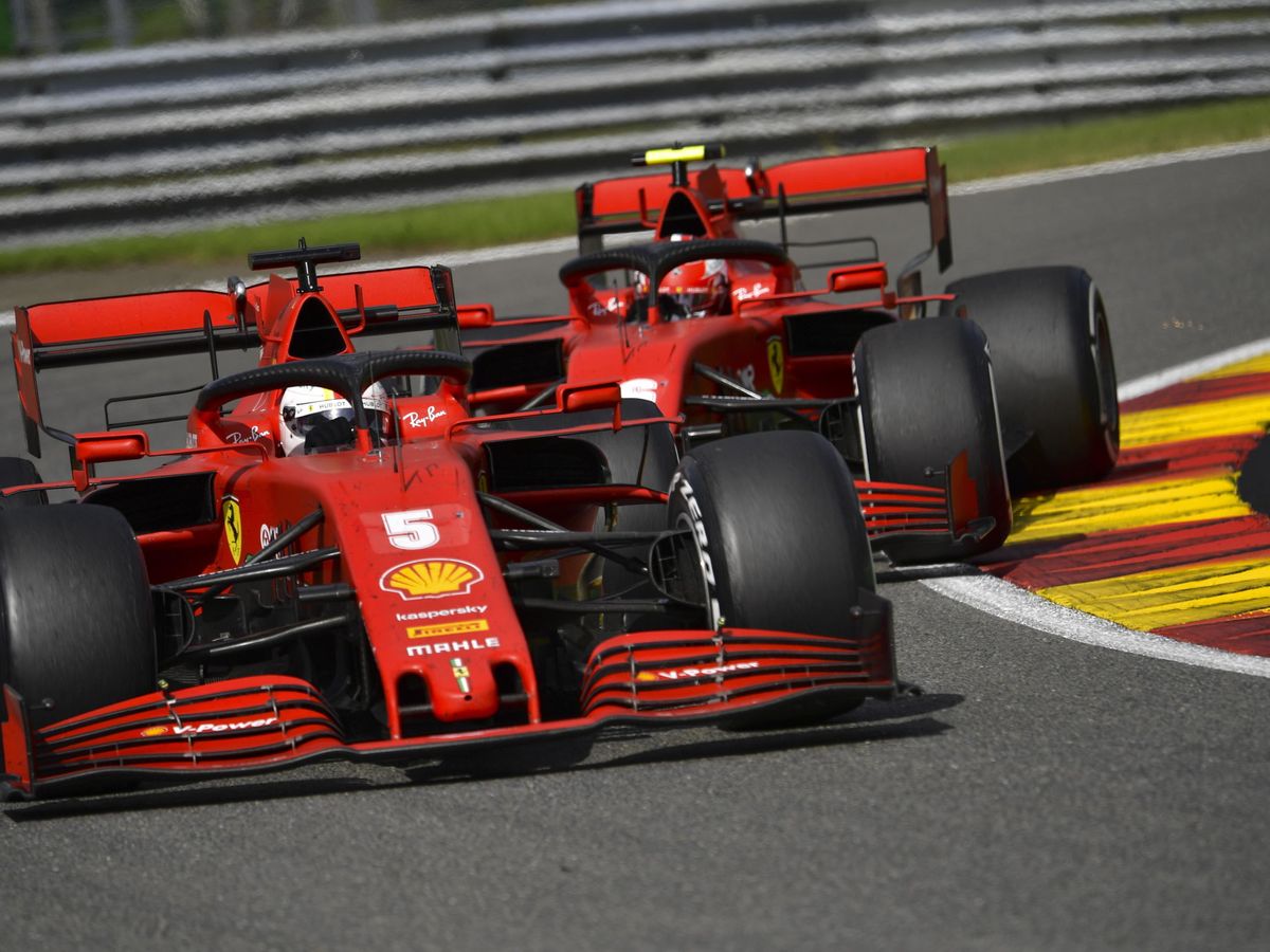 Foto: Vettel y Leclerc, durante el Gran Premio de Bélgica. (EFE)