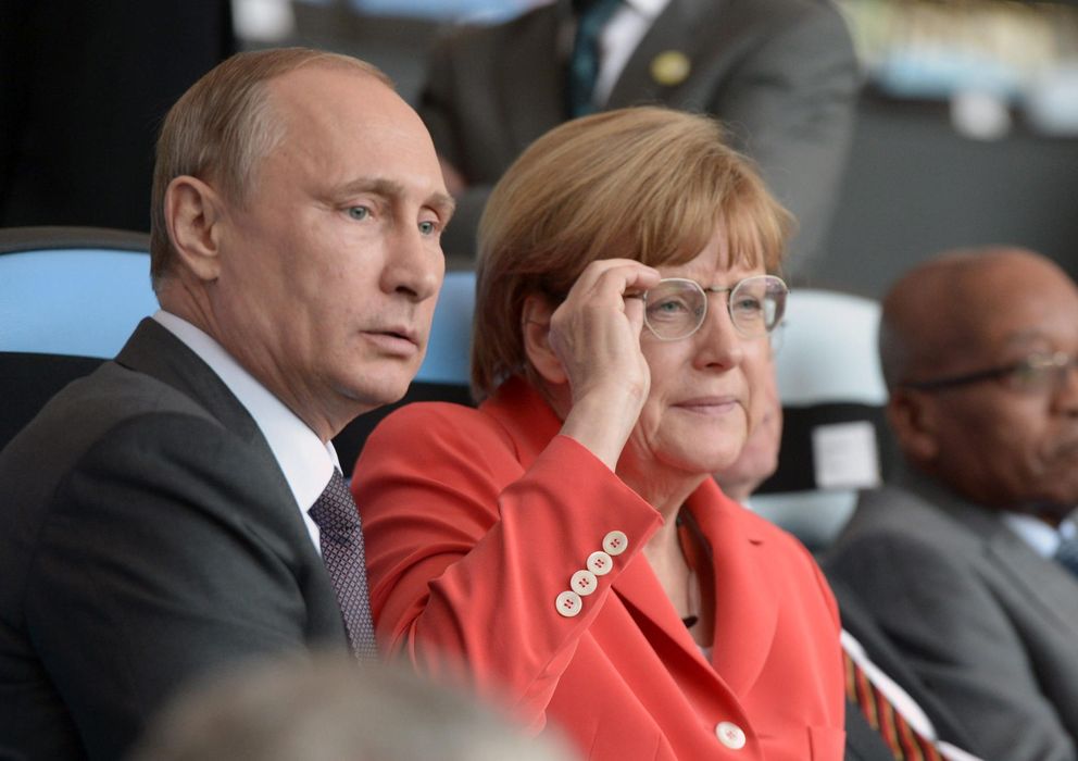 Foto: Putin y Merkel durante la final del Mundial (Efe).