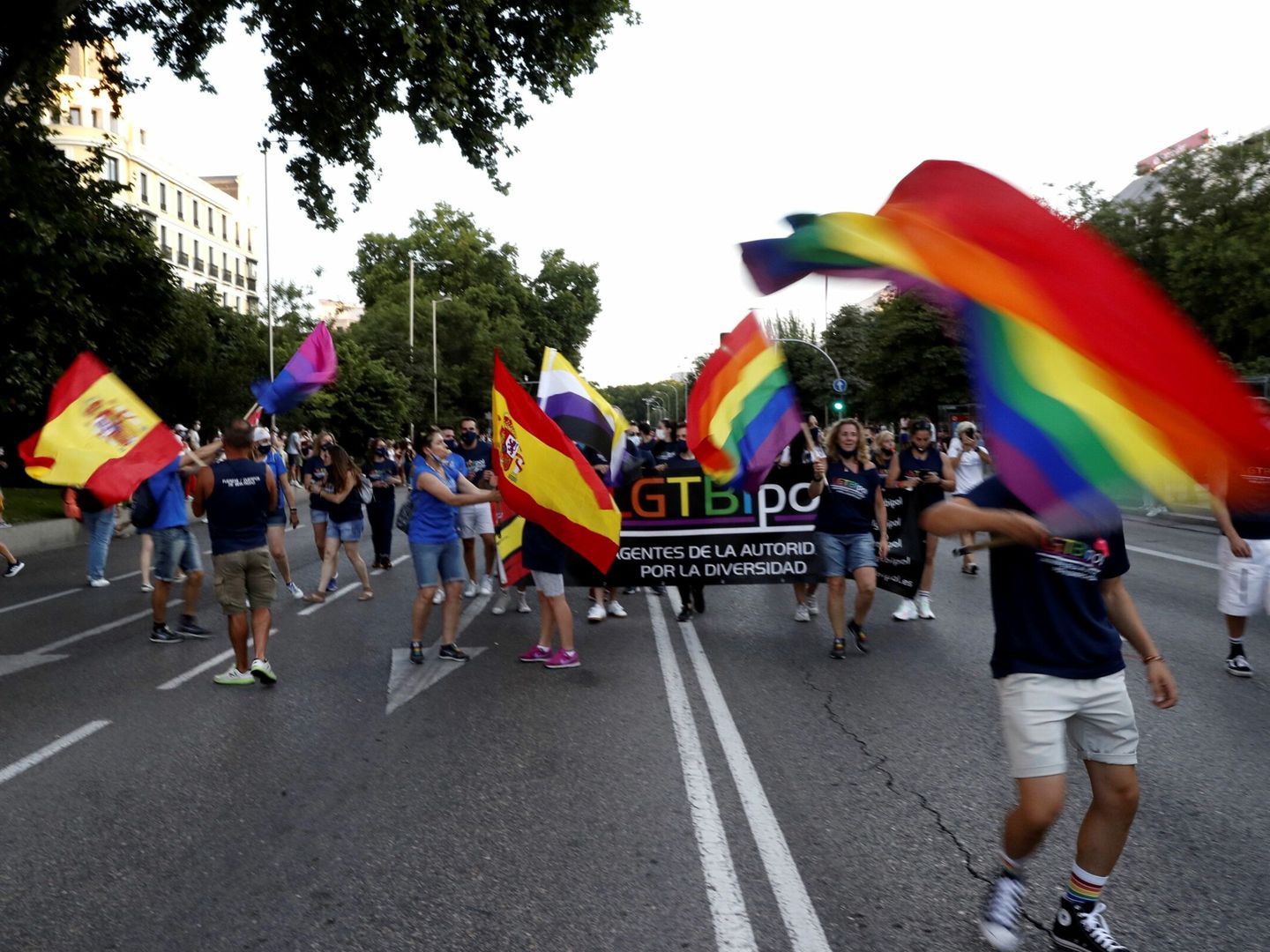 Un momento de la marcha del Orgullo que ha recorrido hoy sábado las calles de Madrid. (EFE) 