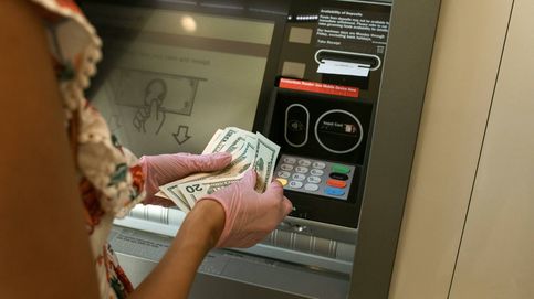 Un fallo en cajeros automáticos ha permitido sacar dinero gratis durante horas