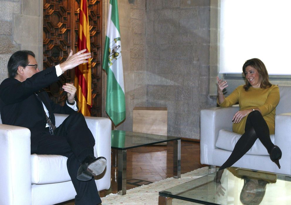 Foto: El presidente catalán, Artur Mas, y la presidenta andaluza, Susana Díaz (Efe)