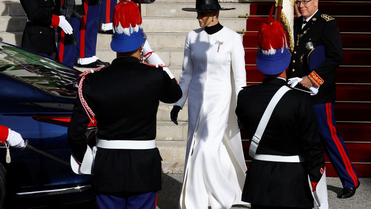 Charlène regresa al Día Nacional de Mónaco con un original vestido que se salta el protocolo