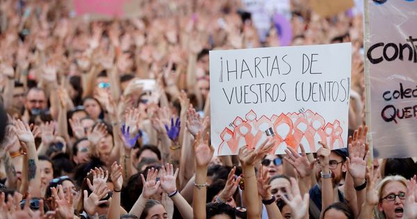 Foto: Manifestacion en Madrid contra la liberación de los cinco miembros de La Manada. (EFE)