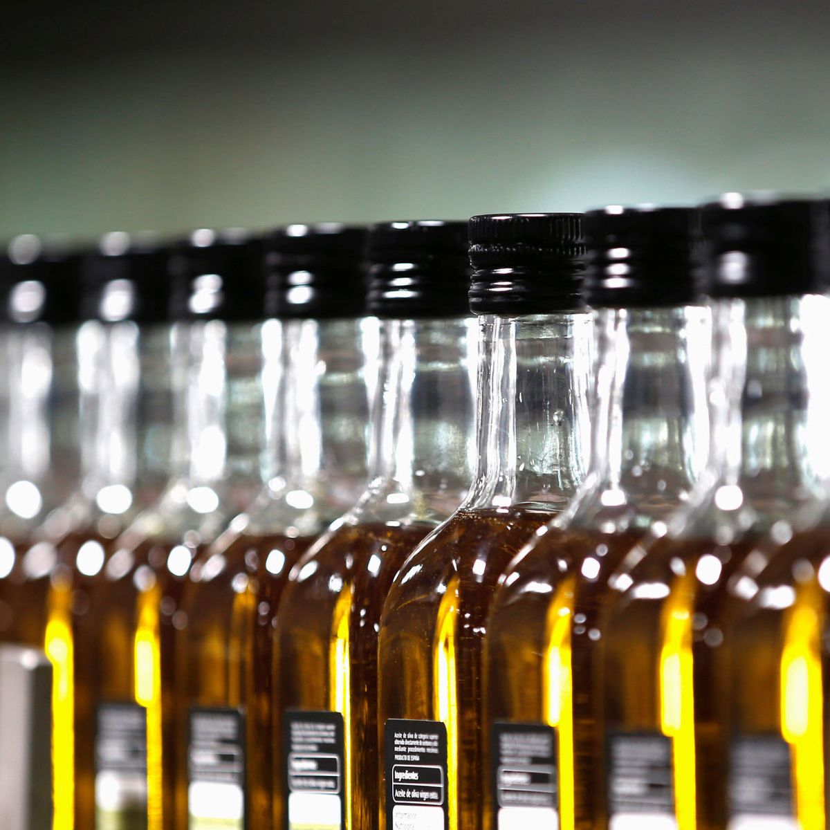 Aprobada la norma del uso de aceiteras irrellenables y etiquetado  obligatorio en los envases de aceite