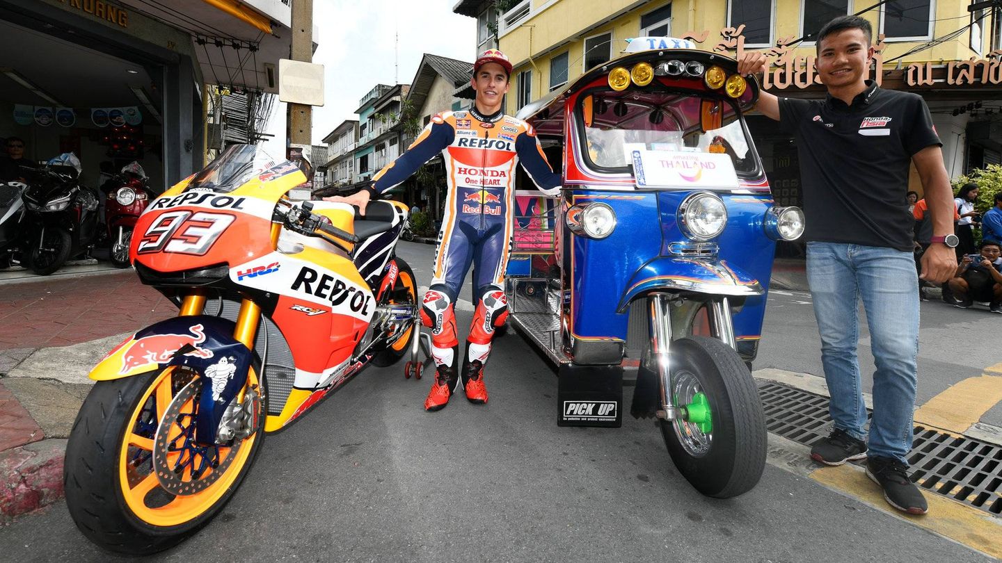 Marc Márquez condujo su Honda por las calles de Bangkok, capital de Tailandia. (Foto: MotoGP)